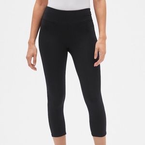 GapFit compression leggings capri length